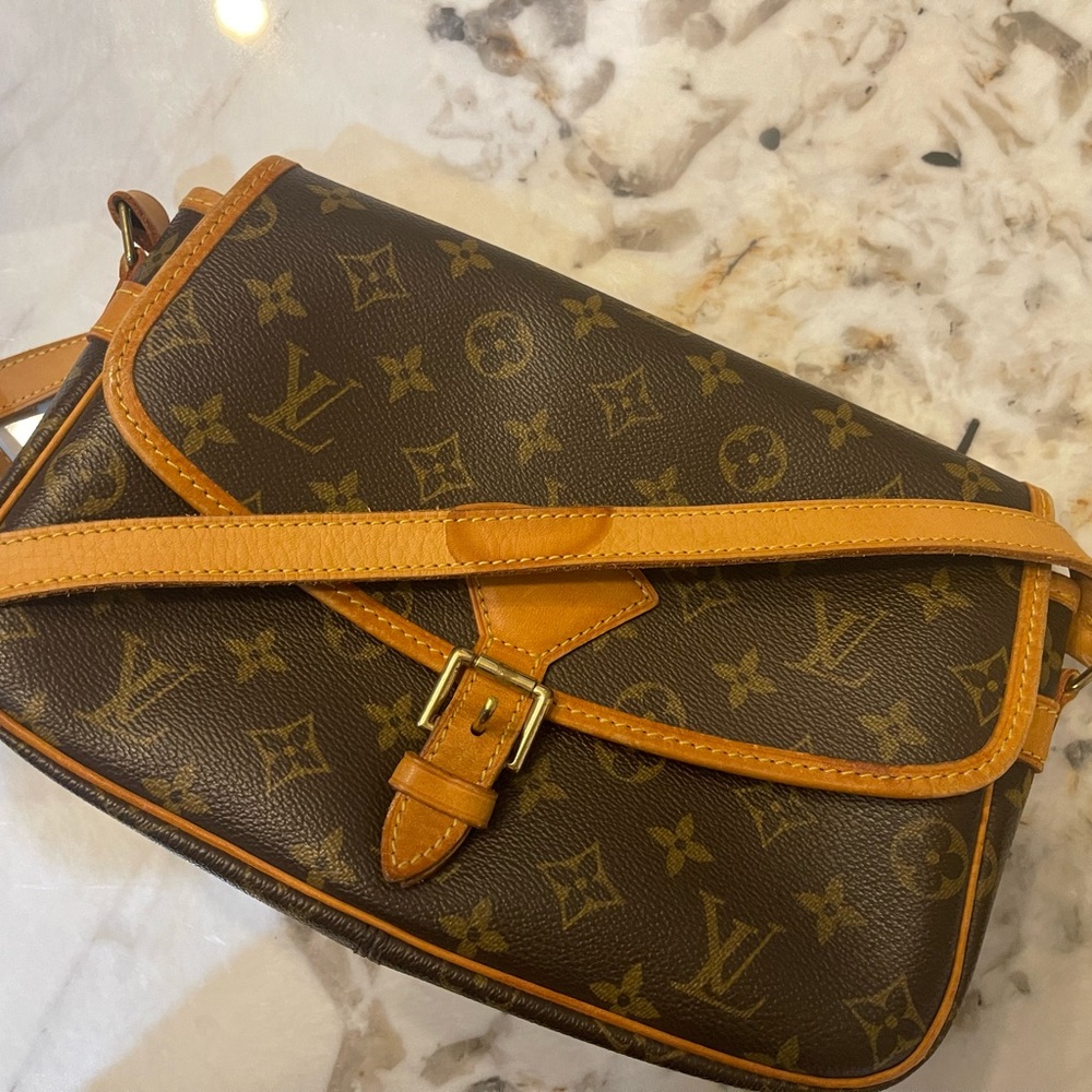 Louis Vuitton Sologne Bag - Picture 3 of 16